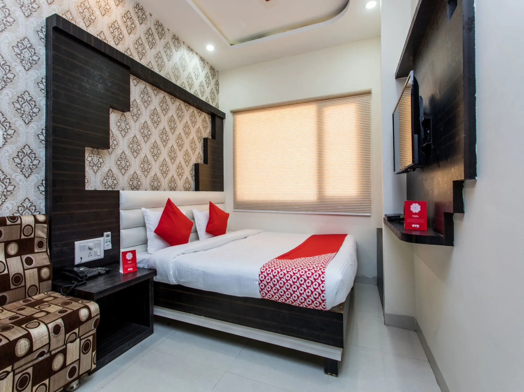 OYO 12128 Hotel Sajan Palace