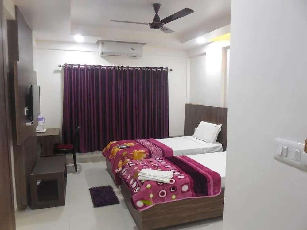 JK Rooms 101 Hotel Asian Inn