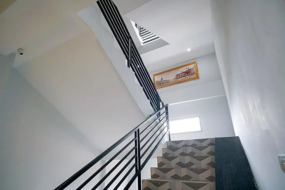 RedDoorz Premium at Raja Hostel Syariah
