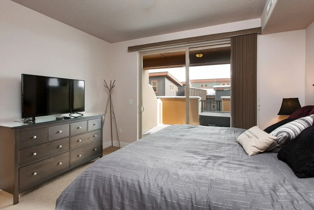 Polished 2br Park City  2 Bedroom Condo