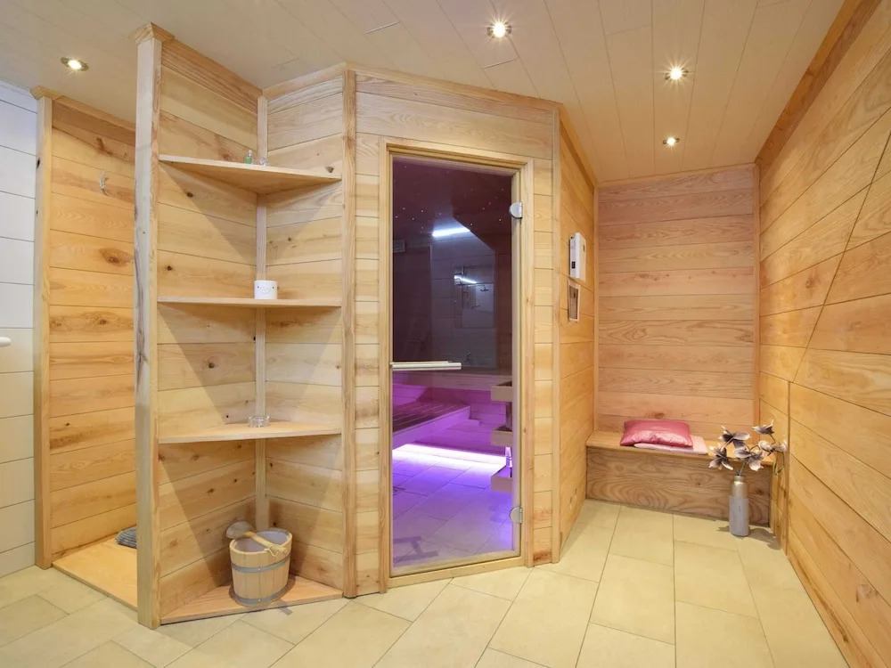 Luxury House with Indoor Pool, Sauna, Hot Tub