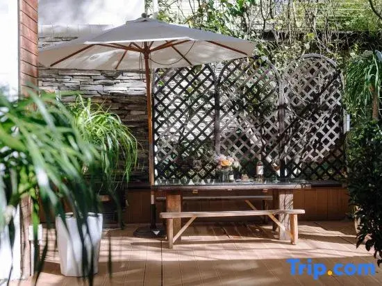 The better, under the green shade trees, forest garden full sea view holiday villa