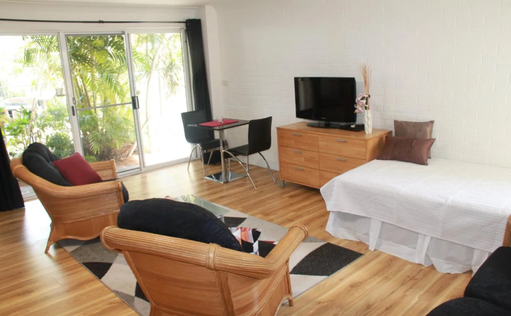 Salamander Beach Accommodation Adults Only