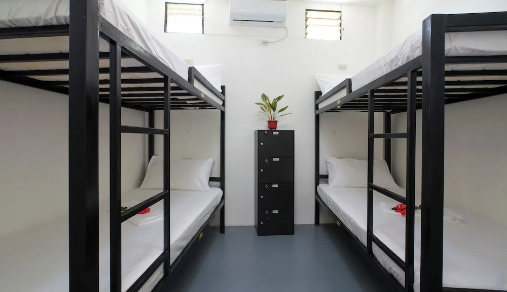 Sip Sunset Hostel and Lounge