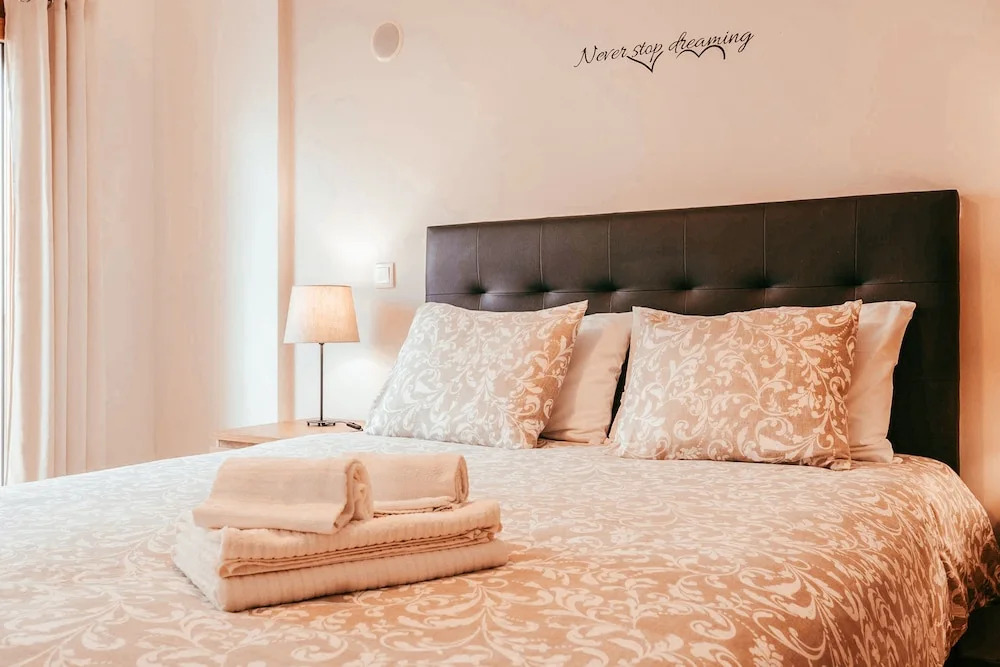 Modern Elegant 2 Bedroom in Amadora by GT House