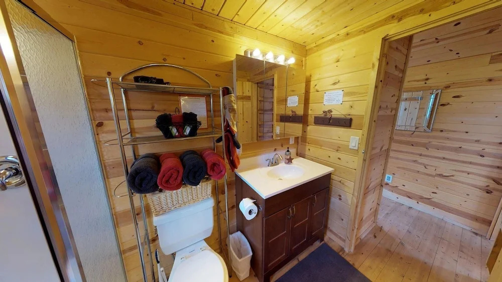 White Cabin Cozy Secluded Cabin