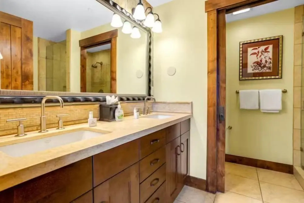 Luxury 3 Bedroom Water House on Main Street Condo w/ Pool, Hot Tubs, Fitness Center!