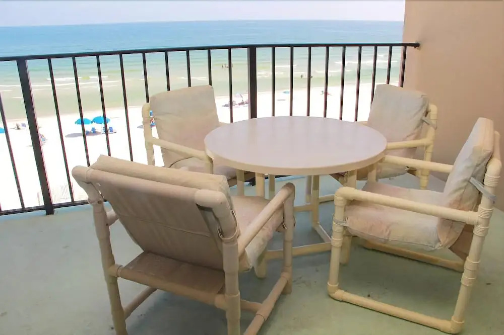 Windrift 410w 2 Bedroom Condo by RedAwning