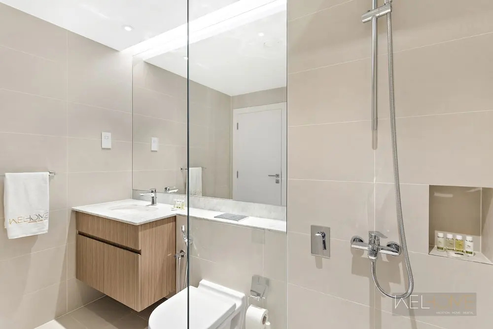 WelHome - Mesmerizing Sea & Burj Khalifa Views Apt at La Voile