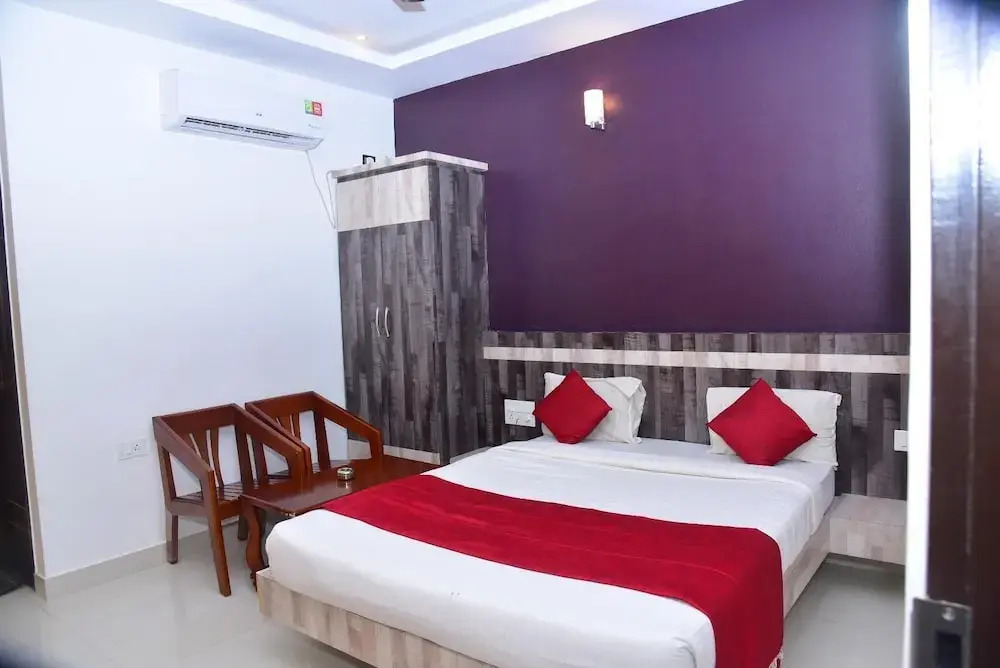 M K Arcade Hotel