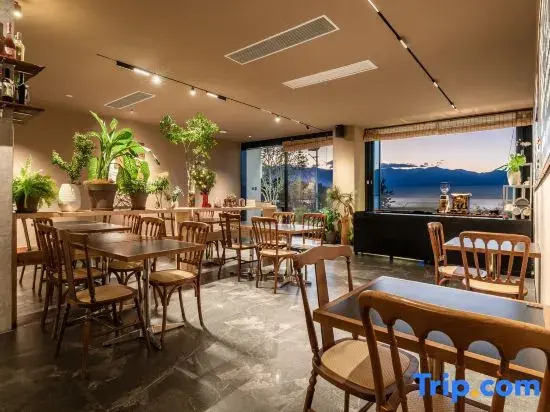 Golden Time Sunset Sea View Hotel (Erhai Lake Branch)