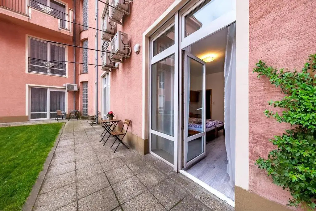 Gozsdu Spacious Apartment