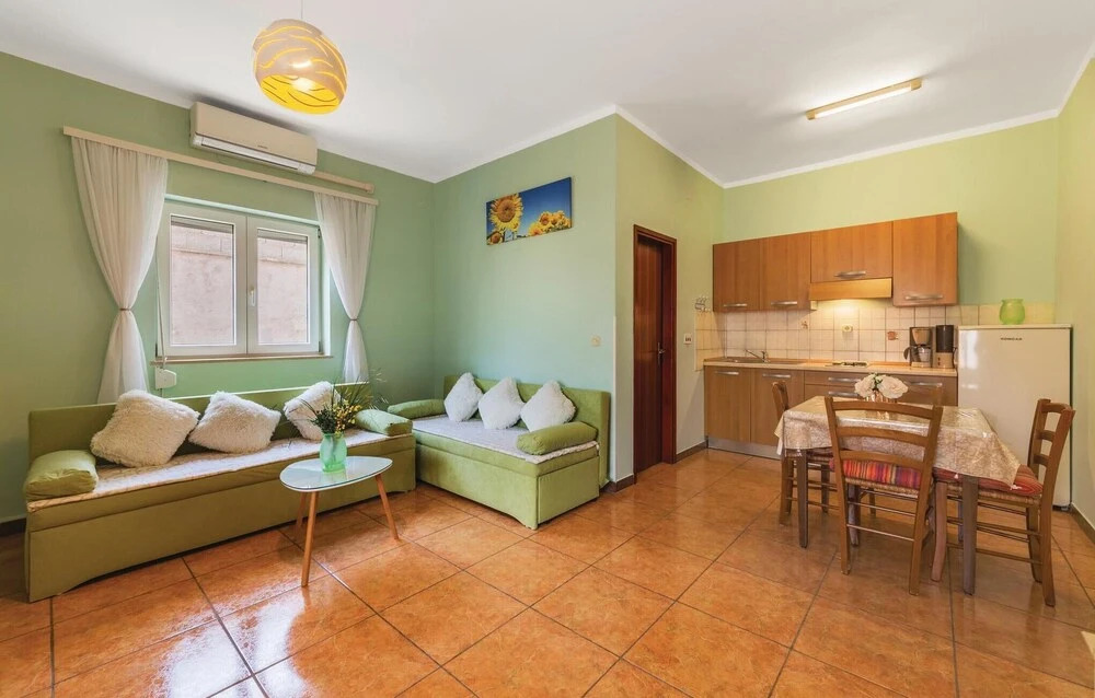 Nice Home in Liznjan With Wifi and 1 Bedrooms