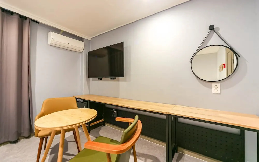 Zeus Motel