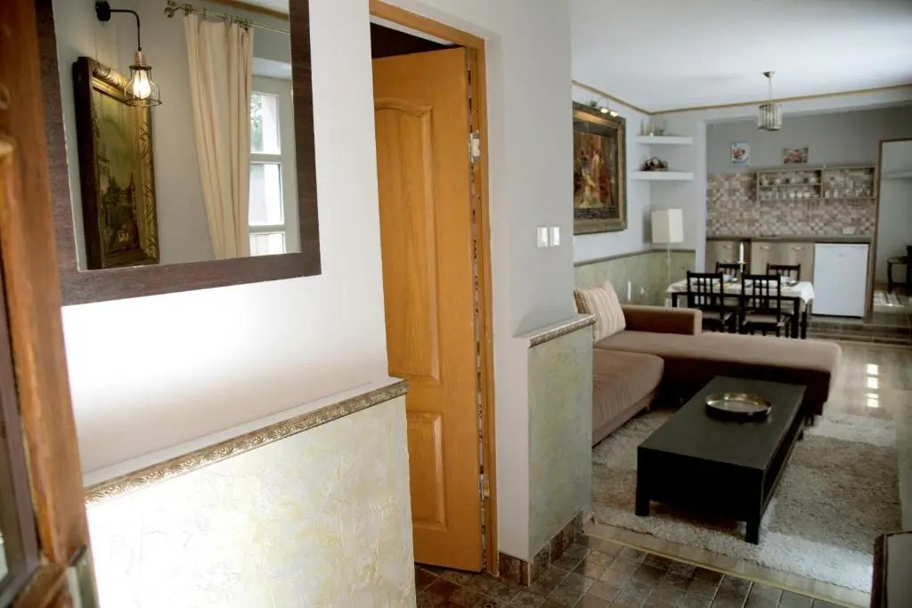 Vintage Apartment - Central 2BDR