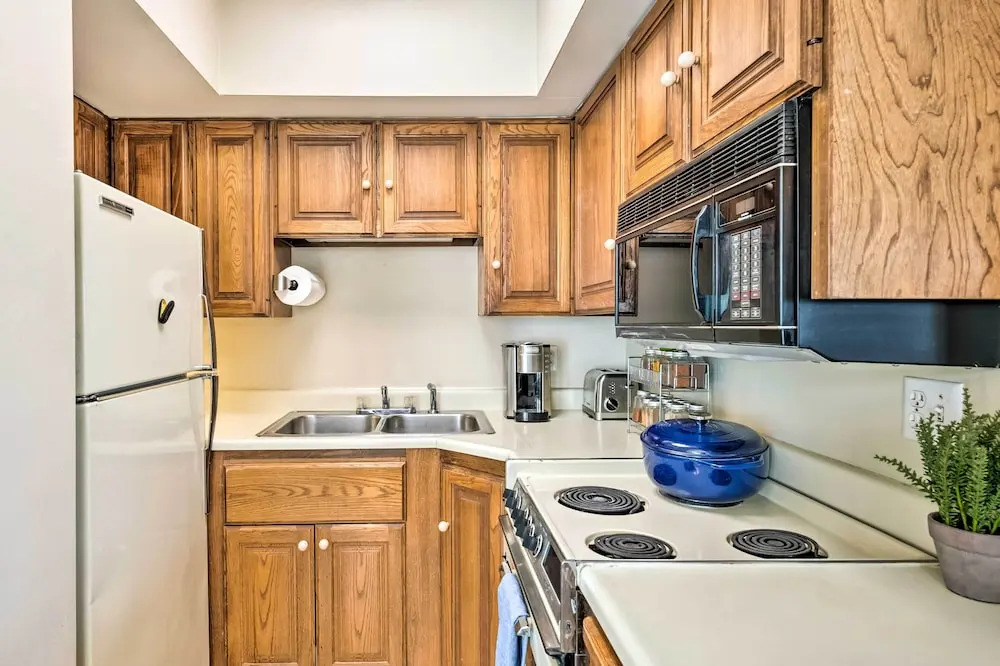Salt Lake City Condo < 28 Mi to Ski Resort!