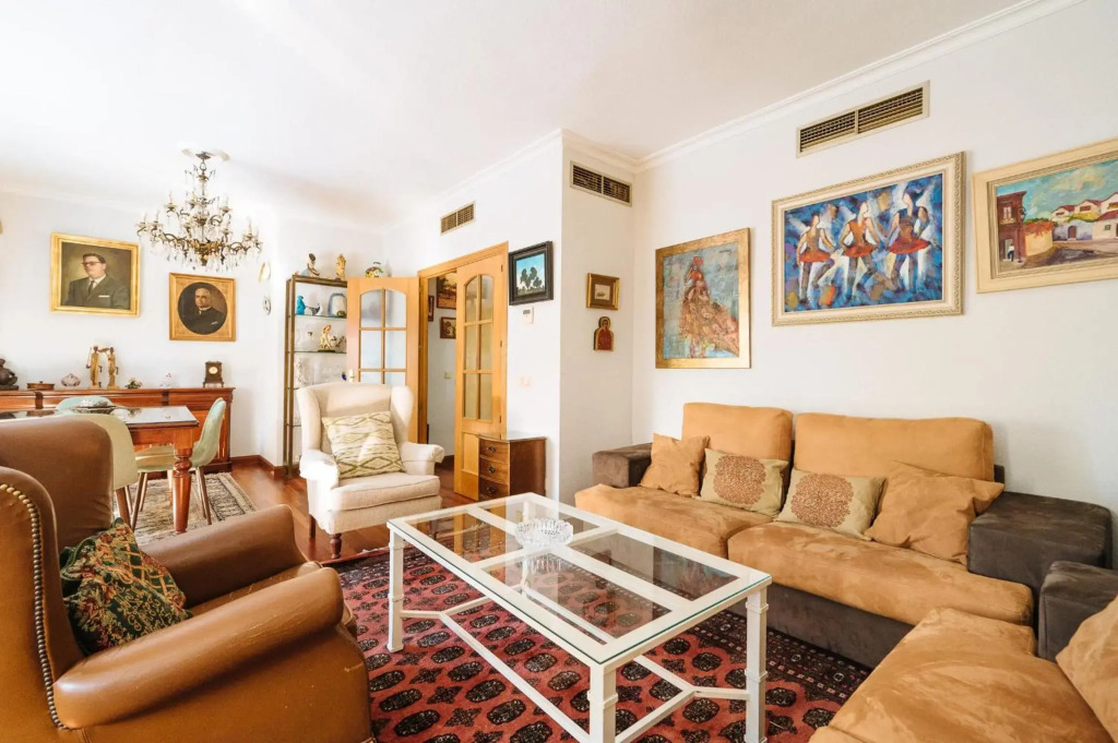 acogedor piso con parking santa justa