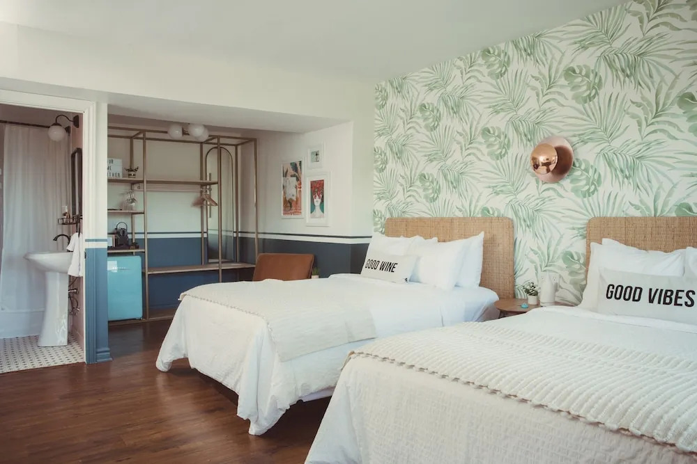 The June Motel, Prince Edward County