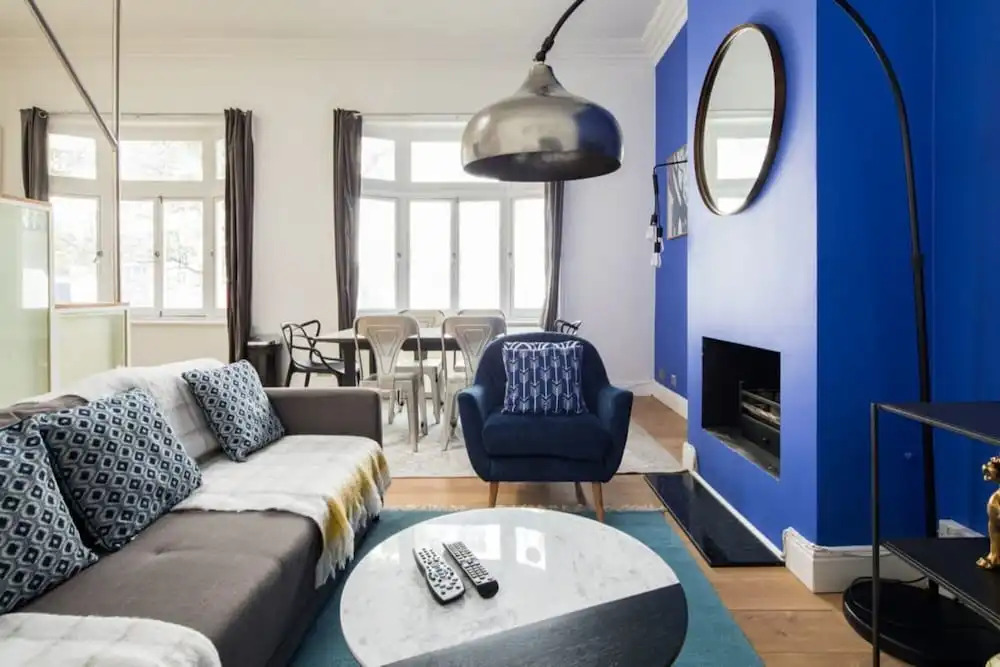 The Queensway Retreat - Modern & Bright 2bdr Home