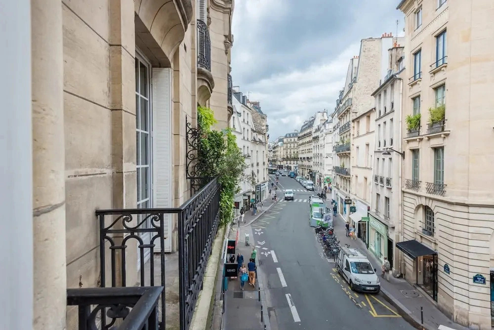 Four Saint Germain - Elegant Spacious 3 BDR Apartment in the Heart of Saint Germain