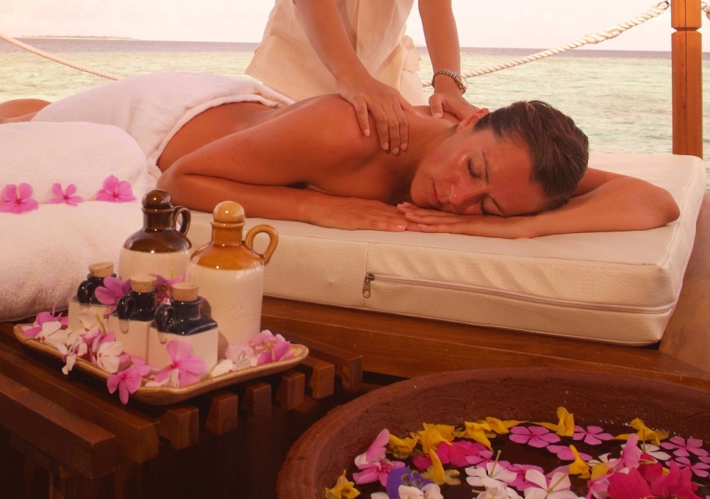 Курорт Adaaran Prestige Water Villas - with Dine around Premium All inclusive - 24 hours   45 Minutes from Male by Seaplane