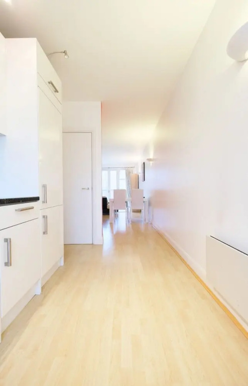 Clean, Secure 2BR Flat for 4 in East London