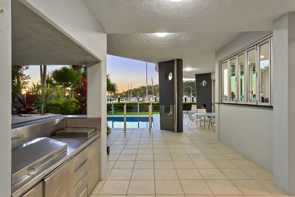 Pavillions 12 With Pool And Golf Buggy