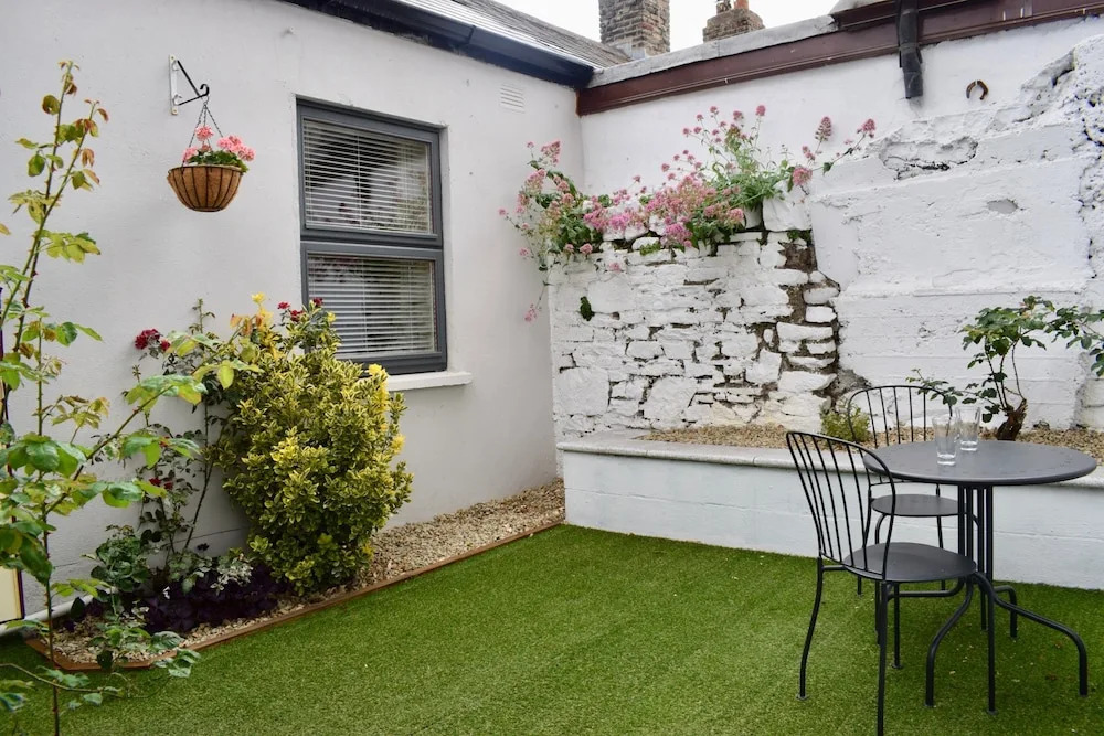 2 Bedrooms House With Garden in City Centre