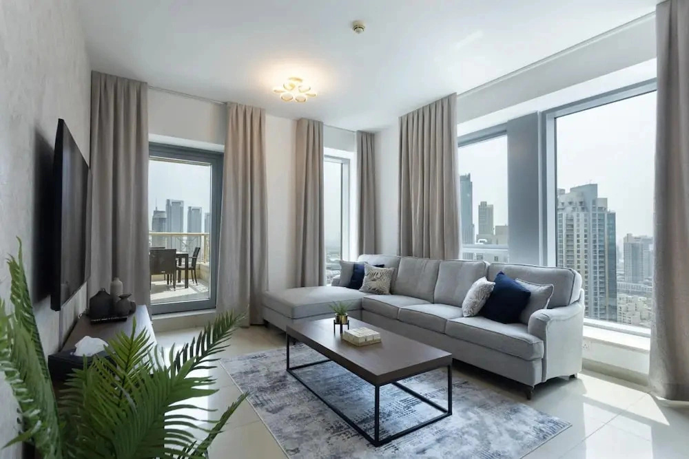 Luxury 2BR Downtown Apt With Burj Khalifa View