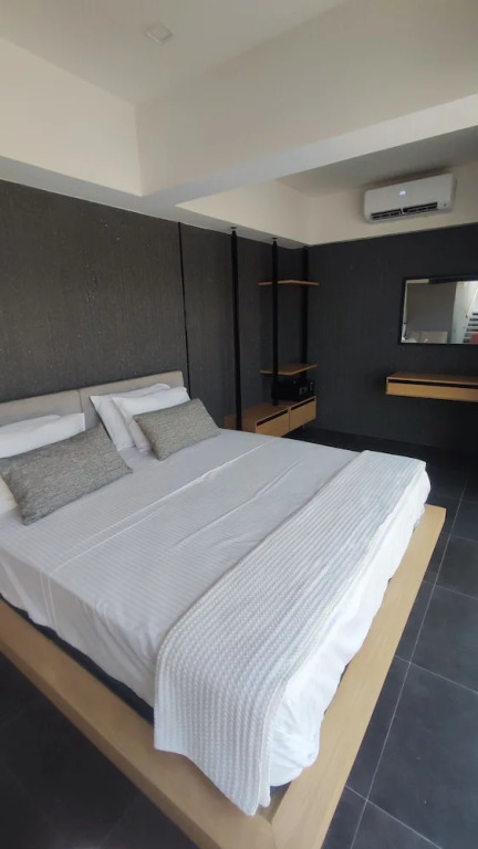 Summertime Signature Suites