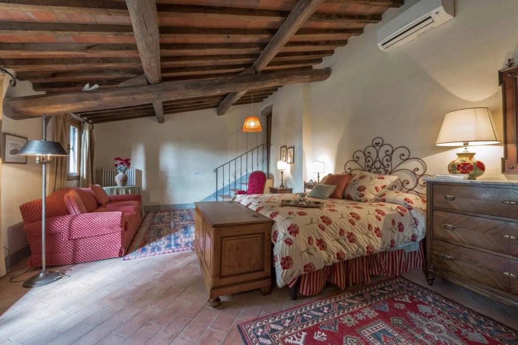 5 bedrooms villa in the Chianti region with private swimming poo, A/C and Wi-Fi-Podere Erica