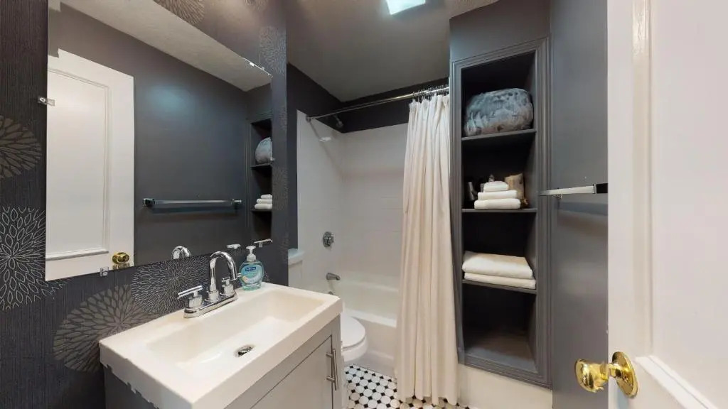 5-23 Perfect Downtown Studio for Two!