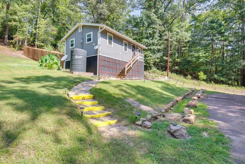 Secluded Avinger Cabin < 1 Mi to Lake O' The Pines