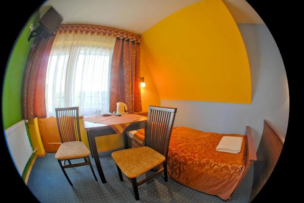Willa Słoneczna - Pokoje i apartamenty - 10 minut do term na piechotę