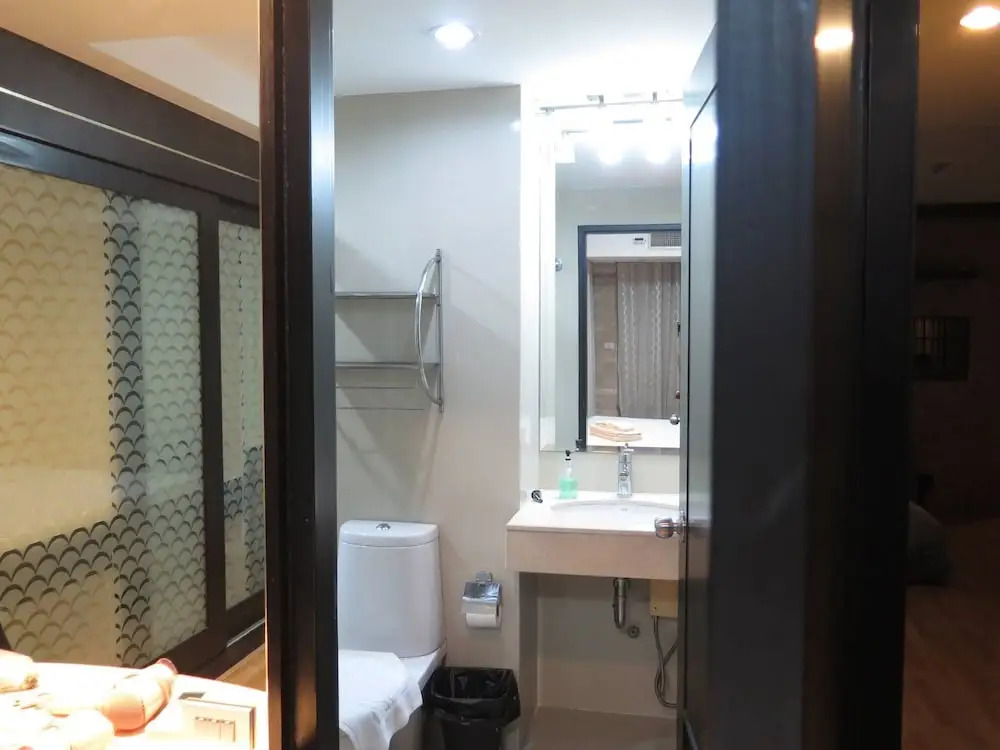 7D - 3 Bedroom Downtown Apartment With Shared Pool