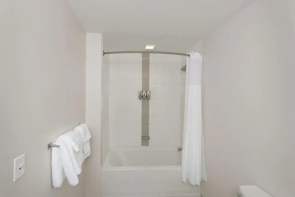 3BR Glass Suite With Gym & Pool By ENVITAE