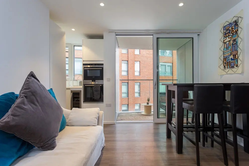 3 Bedroom Apartment Near King George's Park