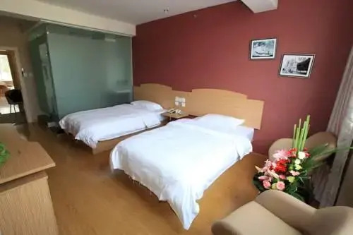 Super 8 Hotel Xichang Hangtian