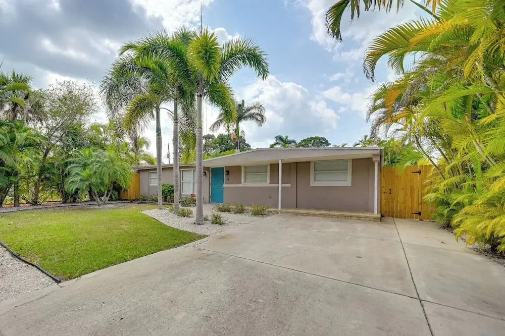 ‘Pelican Nest’, Tropical Naples Villa w/ Pool