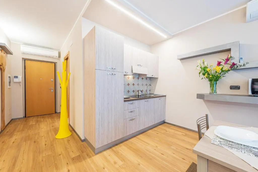 Room 176, Alba Town