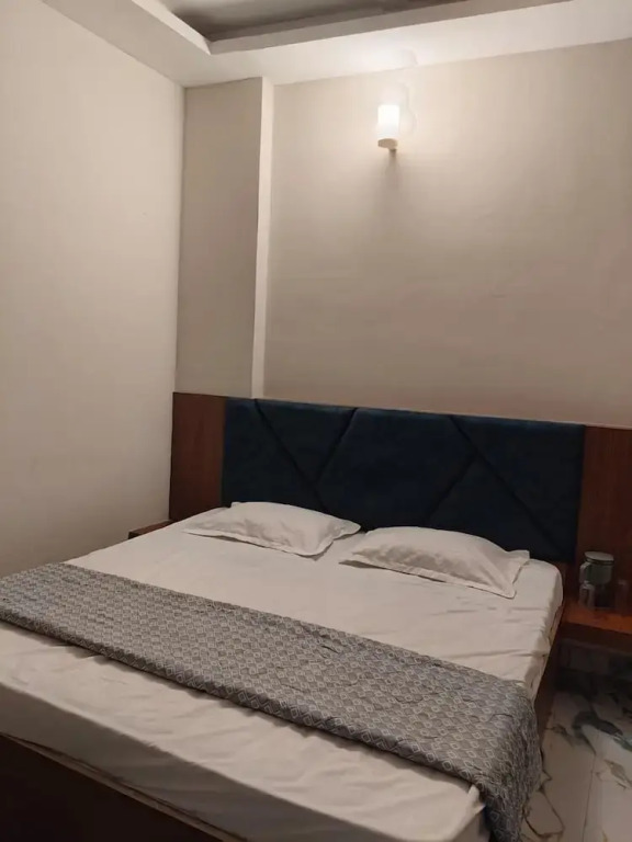 Hotel Shri Balaji Dham, Family Room Near Mathura Railway Station