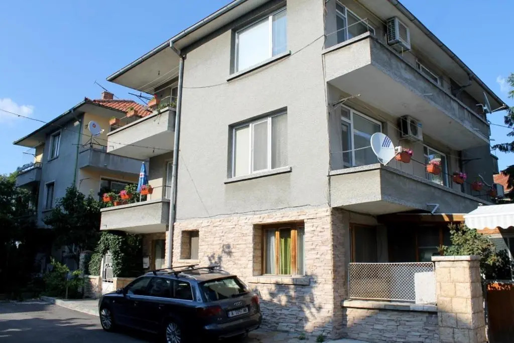 Sunny Day Apartment