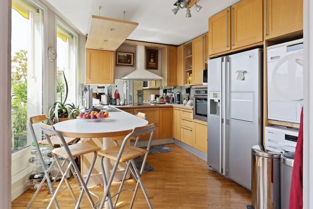 Stunning 3 Bed Apt With Balcony Near Champs Elysée
