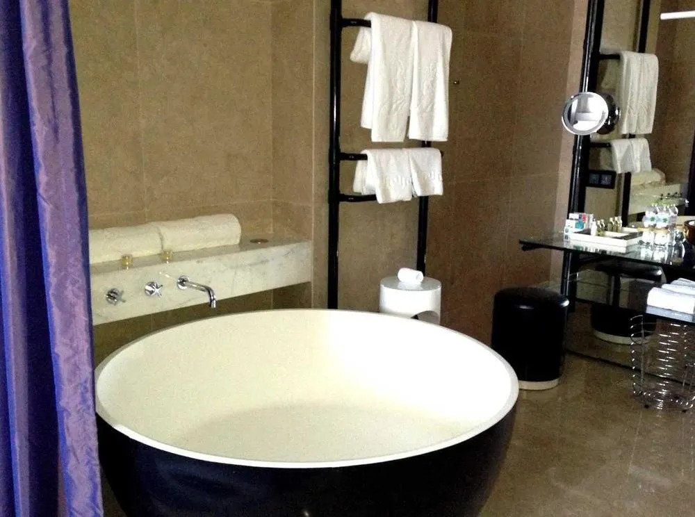 Cineaste Garden Hotel