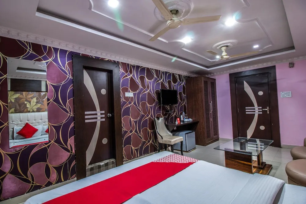 OYO 14579 The Hangout