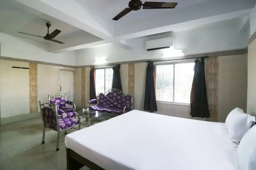 Silver Woods by OYO Rooms