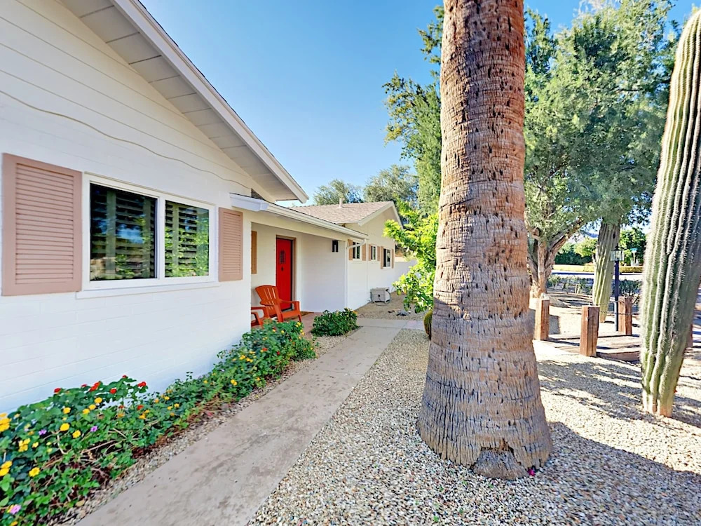 E Mariposa Home 4 Bedrooms 2 Bathrooms Home