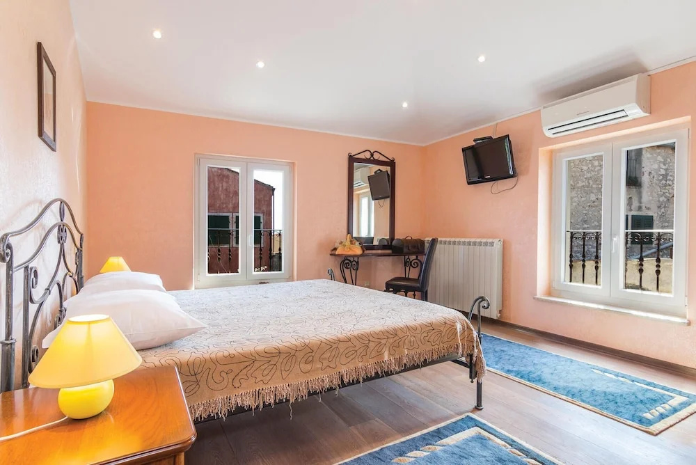 Stunning Home In Rovinj With Wifi