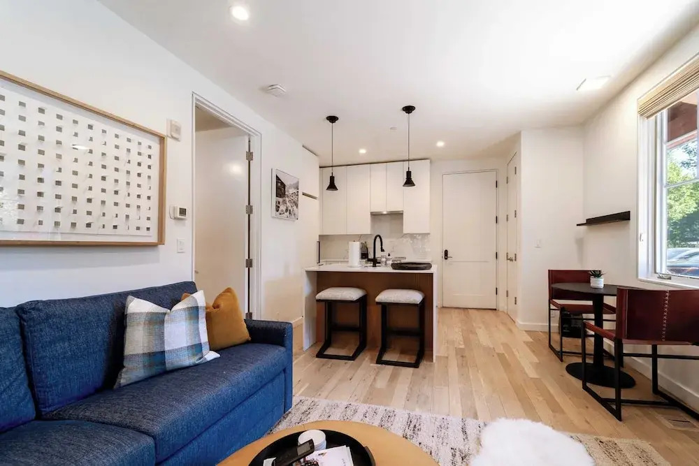 Aspen Hideaway by Avantstay Walk to Aspen, Near Slopes + Pool & Hot Tub Access