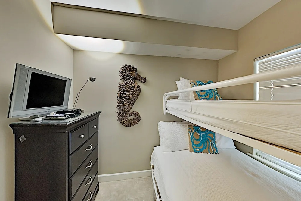 Gulf-front Getaway: Pools, Hot Tub - Steps To Sand 2 Bedroom Condo